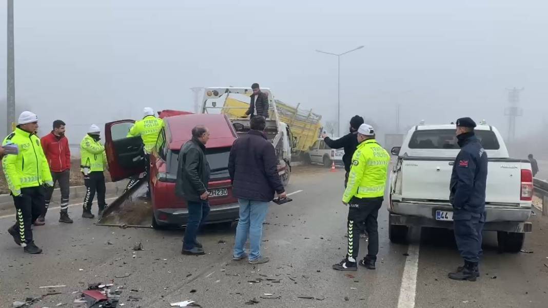 Biri Konya plakalı 7 araç kaza yaptı! Çok sayıda yaralı var 6